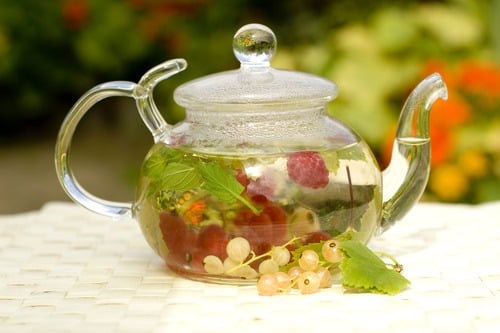 tè in una teiera