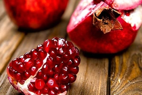 Користи и штете од шипак за здравље људи и методе једења воћа и семенки