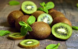 Kivi ieguvumi un kaitējums cilvēku veselībai un kad augļus labāk ēst, kosmetoloģijas receptes