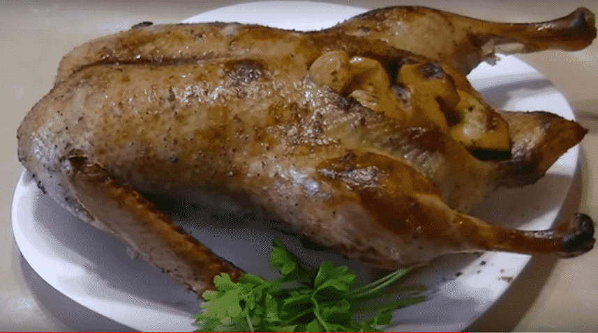 Vianočná kačica s hubami a orechmi