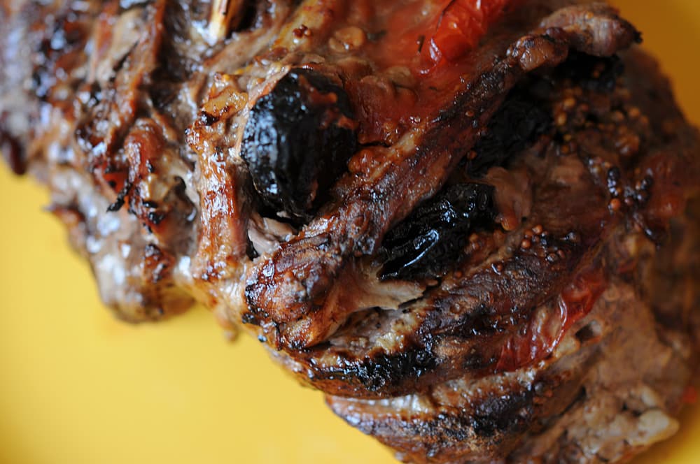 Akordeono mėsa su slyvomis orkaitėje