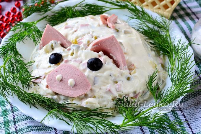 Salotų receptas Naujųjų metų simbolis kiaulės pavidalu