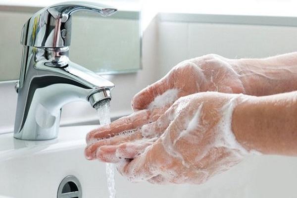kezet mosni