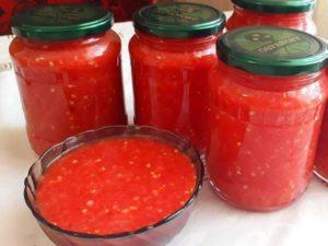 TOP 8 eenvoudige recepten voor het thuis koken van tomaten voor de winter