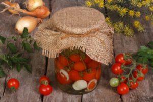 TOP 3-recept för betning av tomater med persilja för vintern