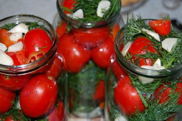 paradajky s cesnakom