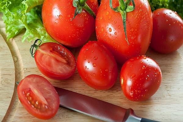 švieži pomidorai