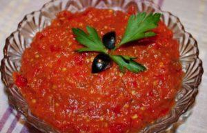 TOP 7 einfache und köstliche Rezepte für die Herstellung von Pfefferkaviar für den Winter