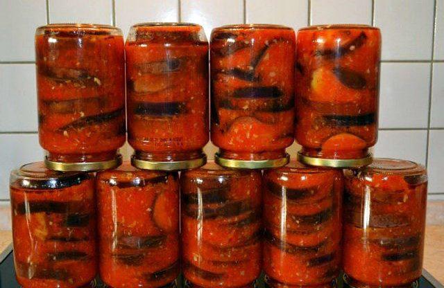baklažanų žvilgesys su pomidorų padažu