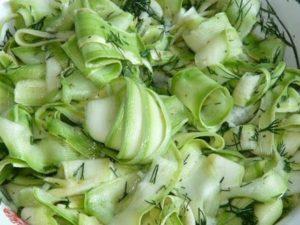 6 läckra recept på marinerade zucchini-remsor för vintern