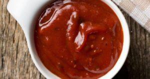 Lépésről lépésre recept házi készítésű keményítő ketchup készítéséhez télen