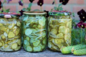 9 bästa recept för konserverade gurkor och lök för vintern