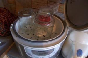 Description of possible ways to sterilize cans in a multicooker