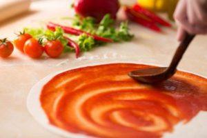 11 bästa steg-för-steg recept för tomatpizzasås