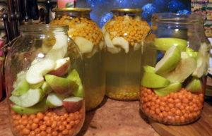 4 pinakamahusay na mga recipe para sa paggawa ng apple at sea buckthorn compote para sa taglamig