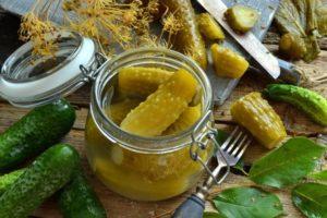 6 délicieuses recettes de concombres marinés croustillants en pots pour l'hiver