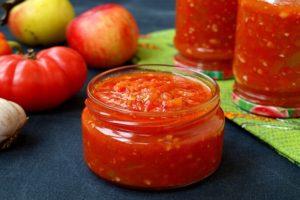 15 recepten voor het koken van Tomato Fire voor de winter