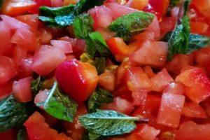 Recettes étape par étape pour mariner les tomates à la menthe pour l'hiver