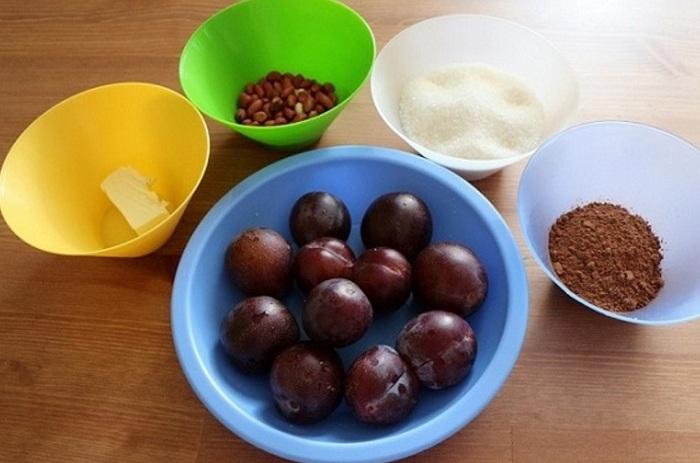 bouillir avec des prunes et du cacao