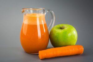 Рецепт за сок од јабуке и шаргарепе за зиму код куће путем соковника