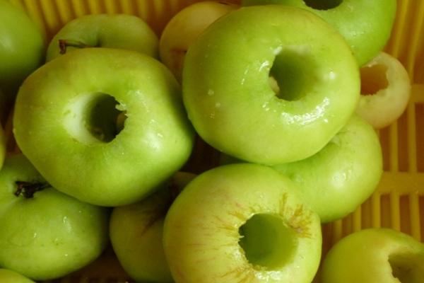 sveiki obuoliai žali