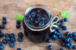 6 populiariausi mėlynių sirupe gaminimo žiemai receptai