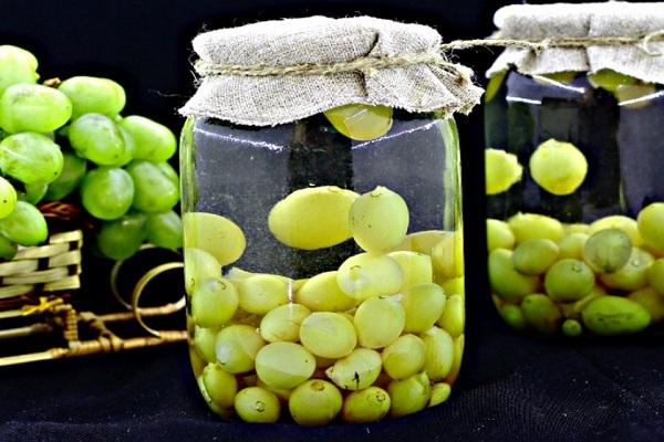 druiven in een pot
