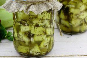Steg för steg recept för att laga mat zucchini i olja för vintern