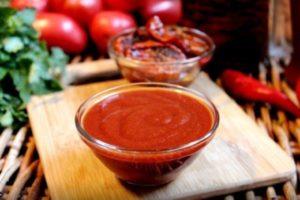 Lépésről lépésre recept fahéj-ketchup készítéséhez télen