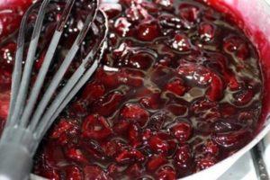 18 paprastų vyšnių uogienės žiemai receptų