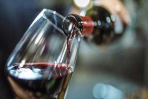 Vilka tillsatser kan användas för att förbättra och korrigera smaken på hemlagat vin, beprövade metoder