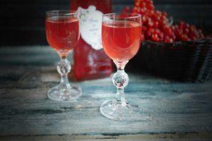 9 enkla recept för att göra vin från viburnum hemma