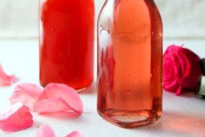 3 recettes de vin de pétales de rose maison faciles