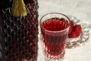6 enkla recept för att göra mulberryvin hemma