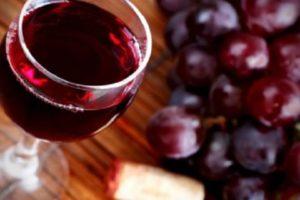 Tekniken för att göra vin från frysta druvor hemma